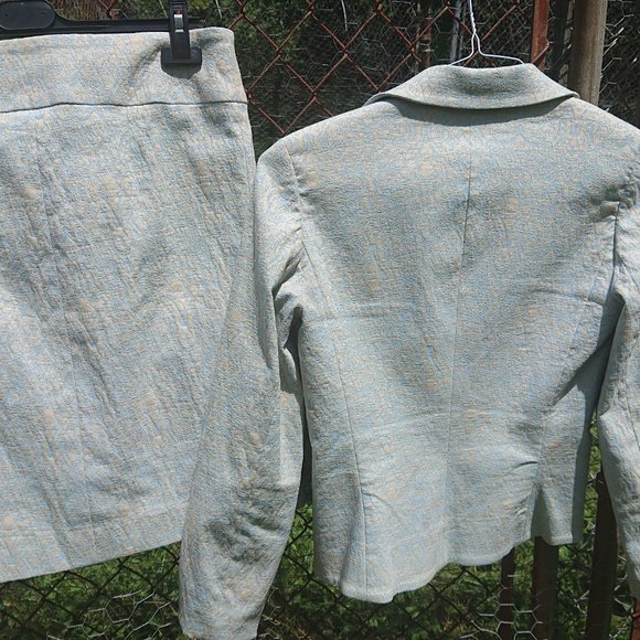 View Collection Suit - Picture 2 of 4